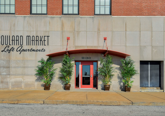Saint Louis Mo Apartments Soulard Market Loft Apartments Residents [ 450 x 639 Pixel ]